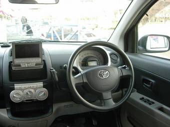 2005 Toyota Passo Images