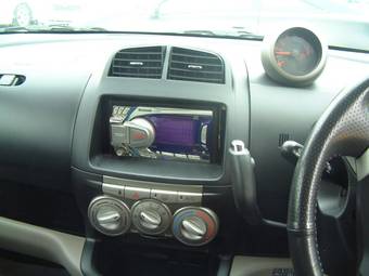 2005 Toyota Passo Pictures