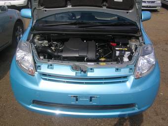 2005 Toyota Passo Images