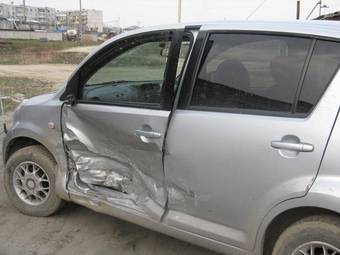 2005 Toyota Passo Pictures