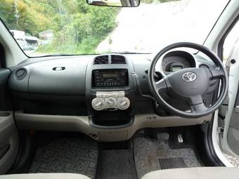 2005 Toyota Passo Pictures