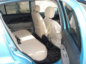 2005 Toyota Passo Photos