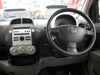 2005 Toyota Passo Photos