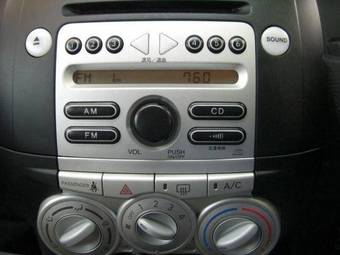 2005 Toyota Passo Images