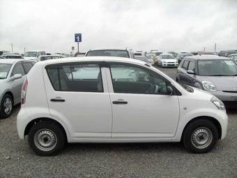 2005 Toyota Passo Pictures