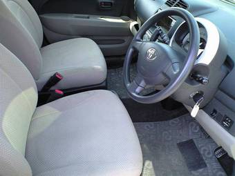 2005 Toyota Passo Photos