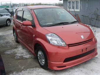 2005 Toyota Passo Photos