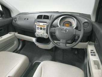 2005 Toyota Passo Photos