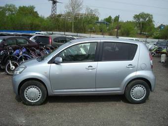 2005 Toyota Passo Photos