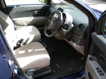 2005 Toyota Passo Images