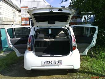 2005 Toyota Passo Photos