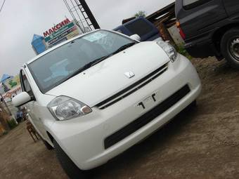 2005 Toyota Passo Photos