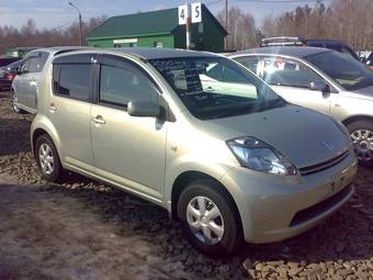 2005 Toyota Passo Pictures