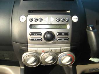 2005 Toyota Passo Pictures