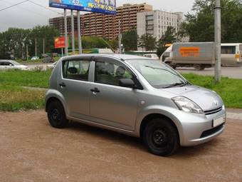 2005 Toyota Passo Pictures