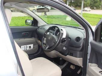 2005 Toyota Passo Pictures