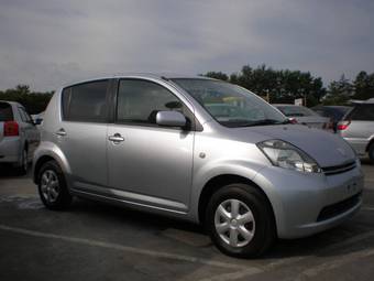 2005 Toyota Passo Pics