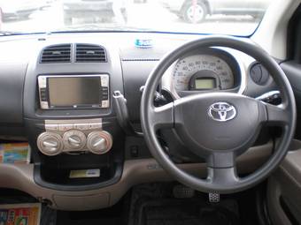 2005 Toyota Passo Photos