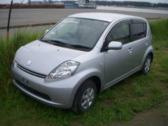 2005 Toyota Passo Photos