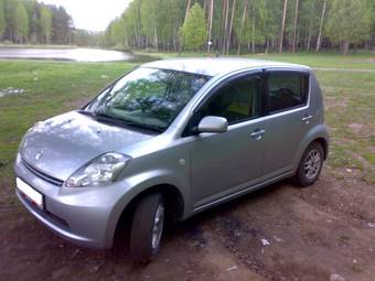 2005 Toyota Passo Photos
