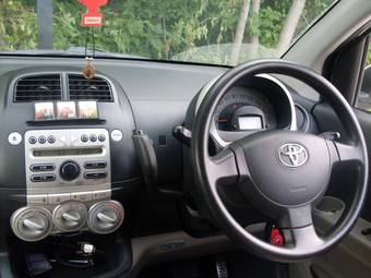 2005 Toyota Passo Pictures