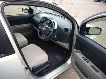 2005 Toyota Passo Photos