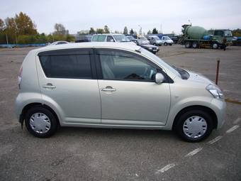 2005 Toyota Passo Pictures