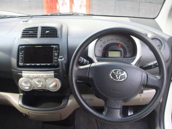 2005 Toyota Passo Photos