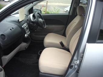 2005 Toyota Passo Photos