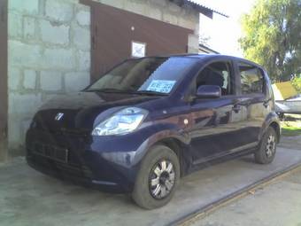 2005 Toyota Passo Photos