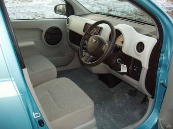 2011 Toyota Passo Images