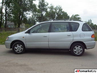 1999 Toyota Picnic Pictures