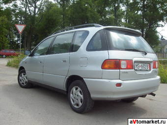 1999 Toyota Picnic Photos