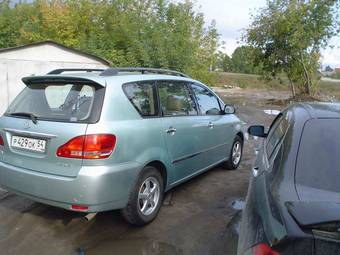 2002 Toyota Picnic Photos