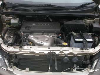 2003 Toyota Picnic Photos