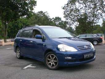 2004 Toyota Picnic Images