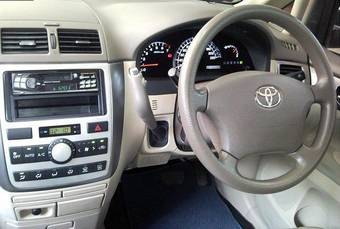 2006 Toyota Picnic Images