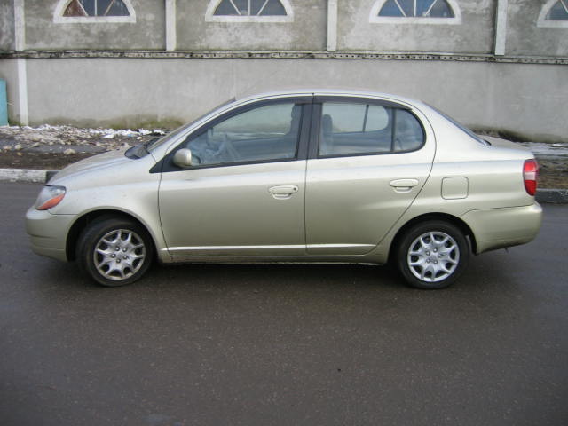 1999 Toyota Platz Pictures