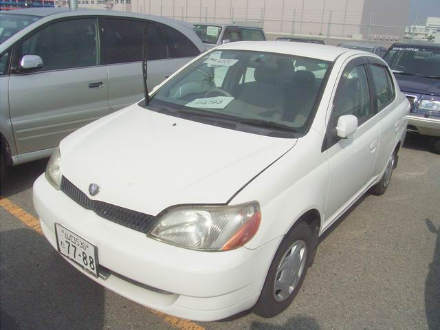 1999 Toyota Platz Pictures