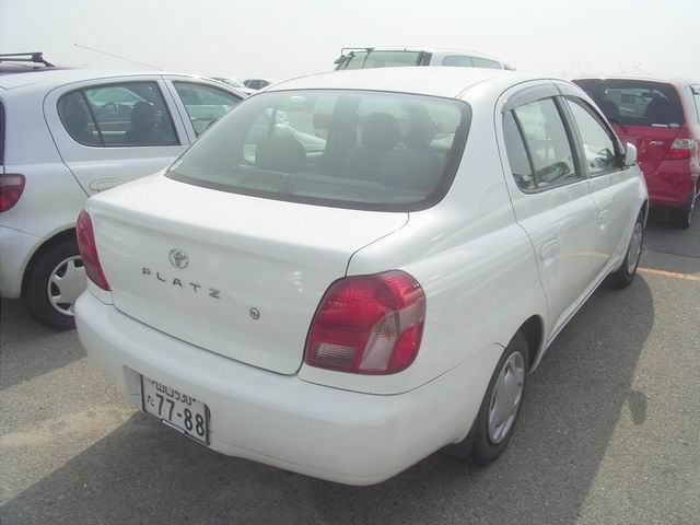 1999 Toyota Platz Pictures