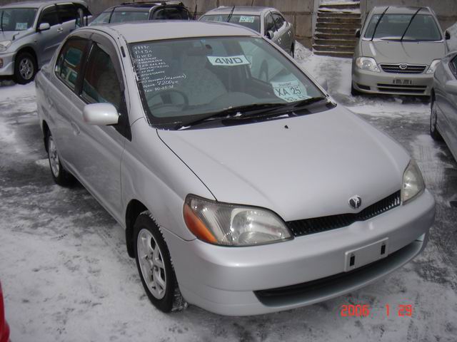 1999 Toyota Platz Pictures