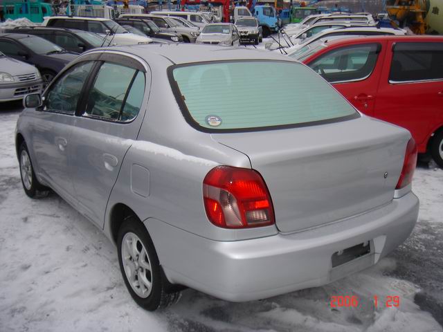 1999 Toyota Platz Pictures