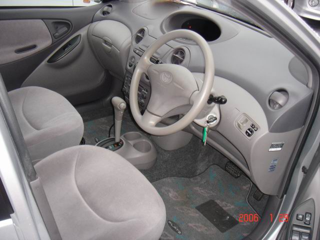 1999 Toyota Platz Photos