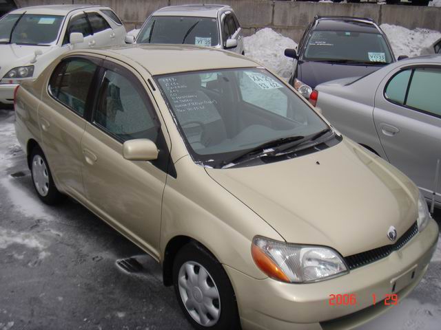 1999 Toyota Platz Pics