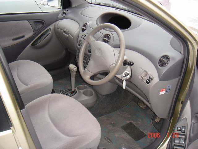 1999 Toyota Platz Pictures