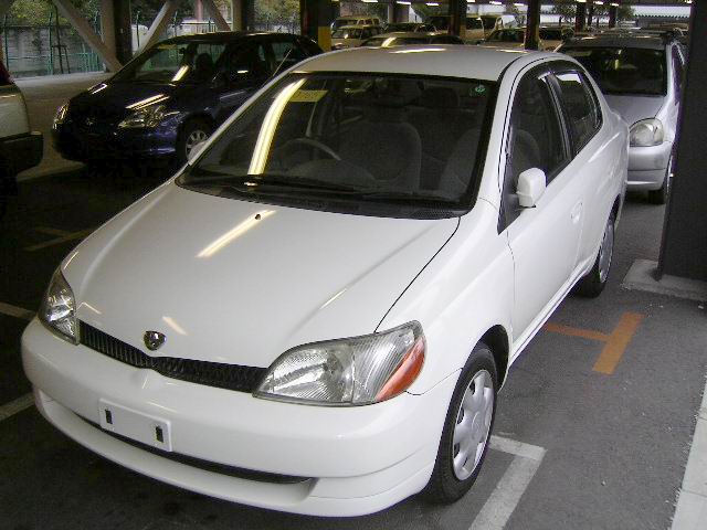 1999 Toyota Platz Pictures