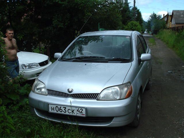 2000 Toyota Platz