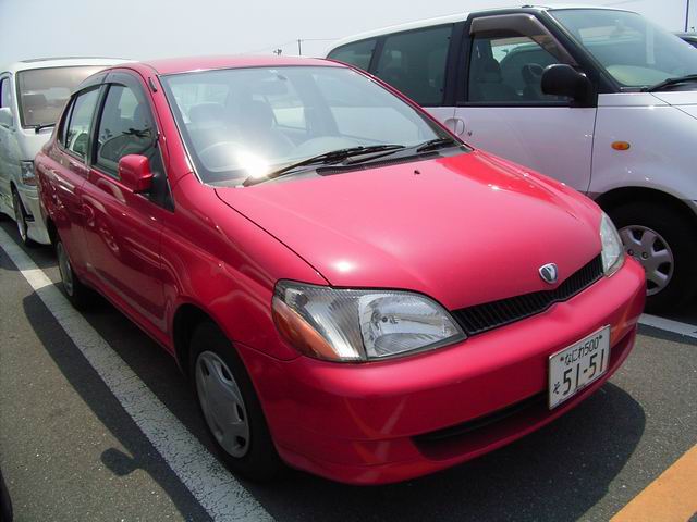 2000 Toyota Platz Photos