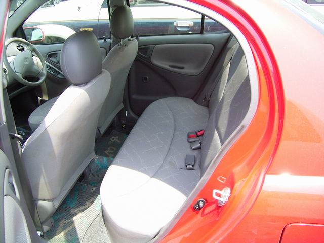 2000 Toyota Platz Photos