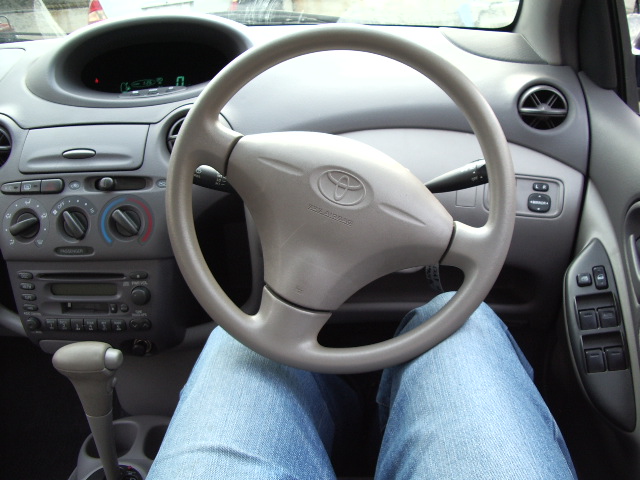 2000 Toyota Platz Pics